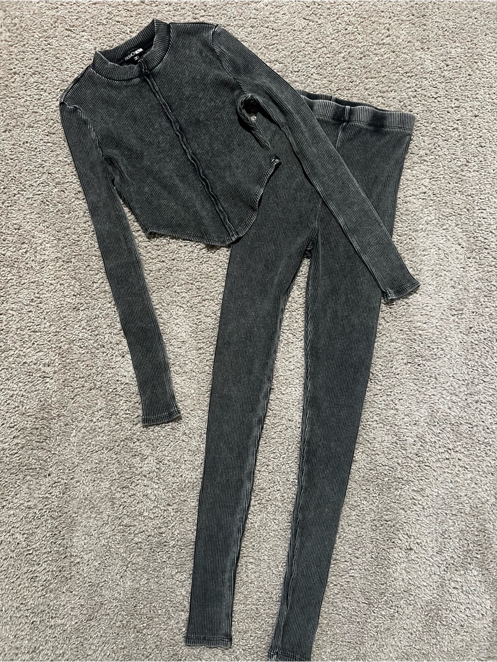 NWOT Fashion Nova Acid Wash Charcoal Ribbed Two-Piece Leggings Set - Picture 2 of 3
